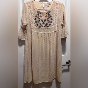 Piper & Scoot embroidered dress size S pretty textured Cream with button back